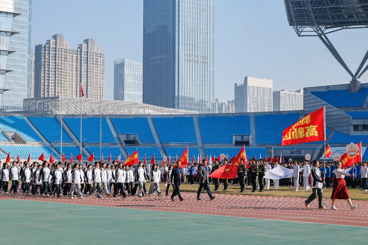 快乐奔跑，育创未来！2025年合肥市青少年田径运动会盛大开幕|界面新闻