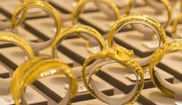 金价年内飙涨超50%，周大福半年营业额约390亿港元，内地再关店超600家