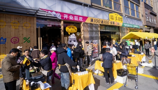 三只松鼠生活馆旗舰店落地，“提速”社区新零售