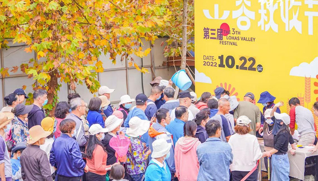 在万科，我们不只是邻居，更是热爱生活的搭子