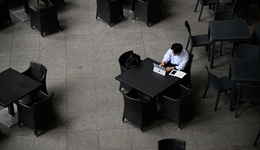 在大厂，人人都想成为老白兔