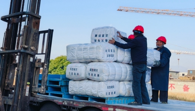 四川调拨万件省级物资保障受灾群众