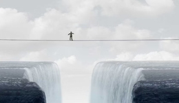 月活下跌70%背后，Kimi走在钢索之上