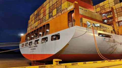 高压岸电接驳缩短至40分钟，宁波如何为远洋巨轮“充电”