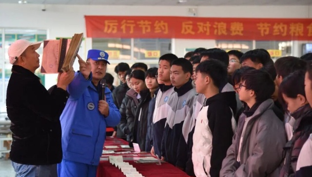 红色主题展在石家庄市栾城区南高乡中学举办