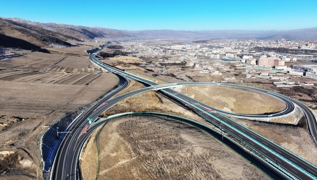 今年底，四川将建成54条出川大通道