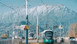 开往春天的雪山列车启程！都江堰MTR文旅专列元旦首秀