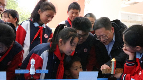 “童心系国防 科普润成长”国防教育展览走进昆一中附小