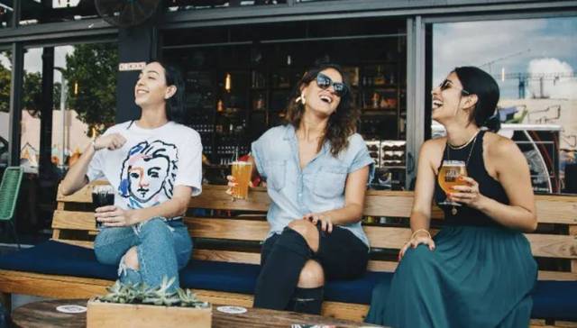 年度重磅 | 2025女性消费图鉴：当6.24亿人开始“高调搞钱”