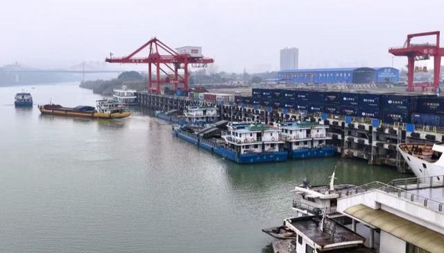 多省物资汇聚嘉陵江畔！南充港迎新年首轮货物高峰