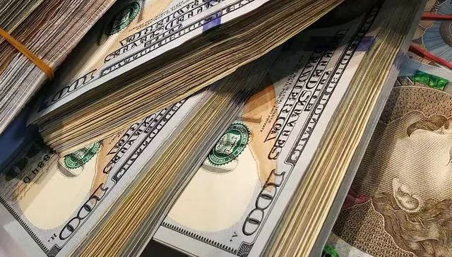 AI前十强企业合计价值超1.8万亿，暴涨207%