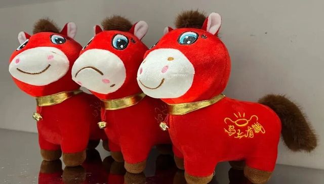 一天卖近2万件，江西老板娘造出义乌爆款，订单排到3月