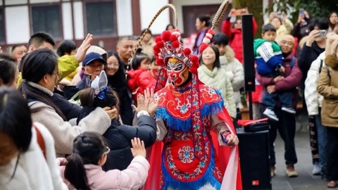 探访千年治水智慧 青城山-都江堰景区迎寒假学生打卡潮