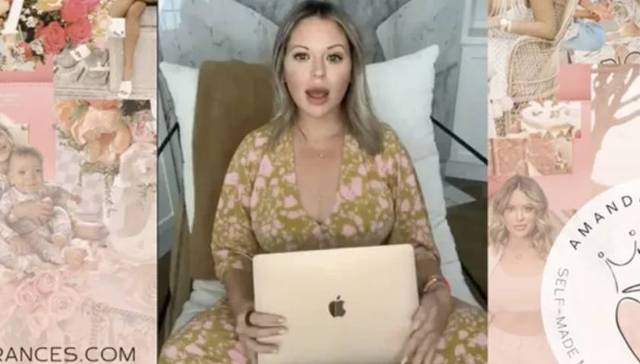 当“搞钱”成为一场表演