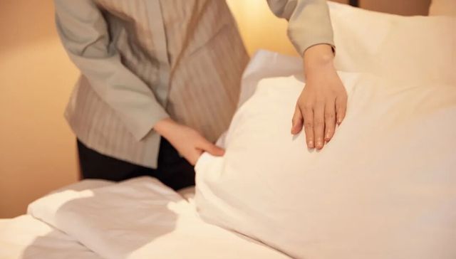 这届酒店年终奖，有人吃肉喝汤，有人碗都没了