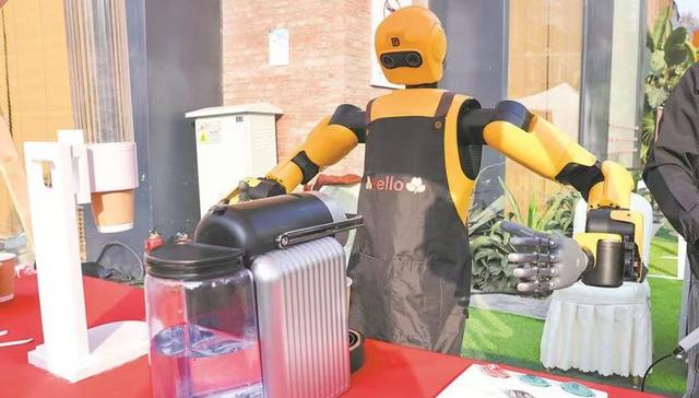 这个春节，“成都造”机器人上岗忙