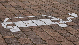 新能源汽車出海2.0：從“賣車”到“建生態(tài)”