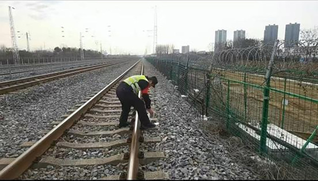 合肥东所：小事显担当 平安护归途 民警助力旅客找回掉落手机