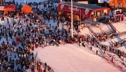 中產(chǎn)涌向新疆過年，一趟滑雪花掉5萬，希爾頓、全季和3000元小木屋搶生意