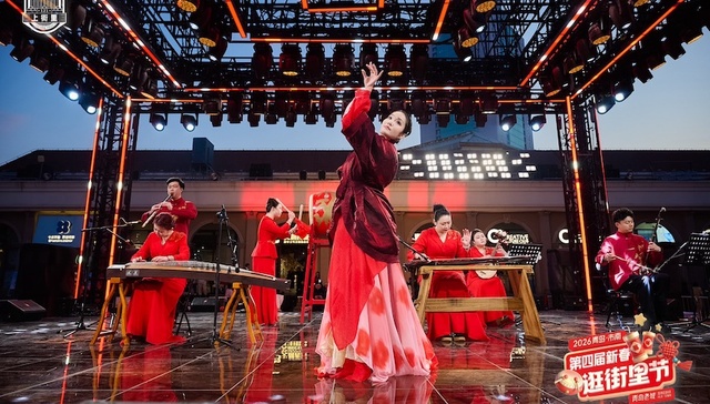 时评 | “逛街里”300万客流，何以沉淀为城市新民俗？