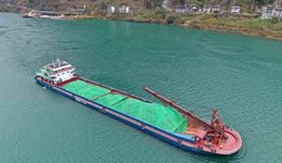 金沙江首艘6000吨级新能源货船成功首航