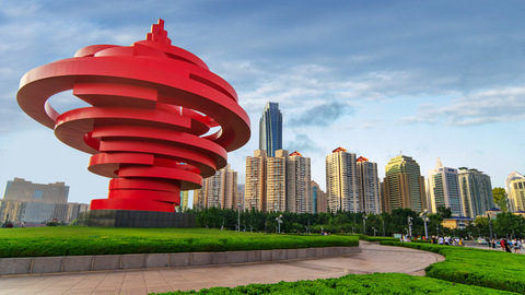 时评 | 一米六垃圾桶走红，青岛文旅的“反向”逻辑