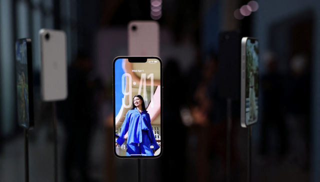 手机集体涨价，苹果拿iPhone 17e来砸盘了