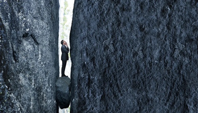 阿里“扫地僧”周靖人，站上火山口