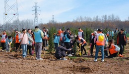 以爱为光葡田枝下和盲童共“看”世界——爱心公益活动在西安高新区举行