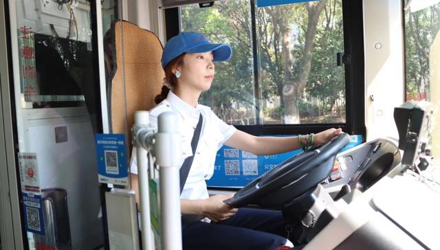 阿坝州“一户一档”精准帮扶，促进大中专毕业生高质量就业