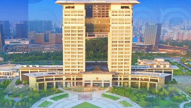 铜马将采用“钟摆式过街”和“顺向比赛、逆向通行”交通模式