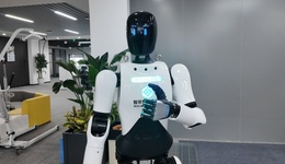 竞逐新赛道 | 这个机器人会的太多了