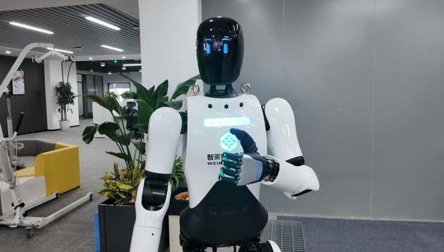 竞逐新赛道;机器人