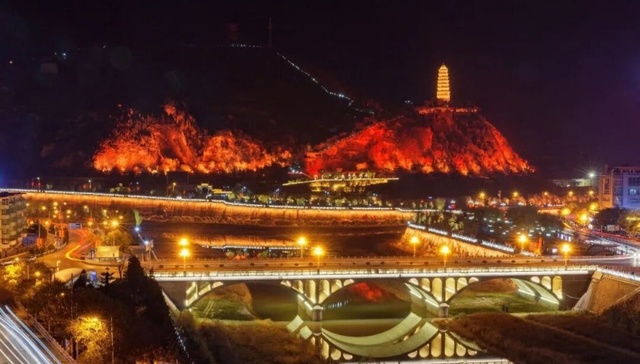 西安理工大学550余名学子赴延安共上行走的大思政课