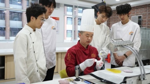 蜀锦、糖艺品制作标准上新！四川两项特色技艺考核规范通过专家审定