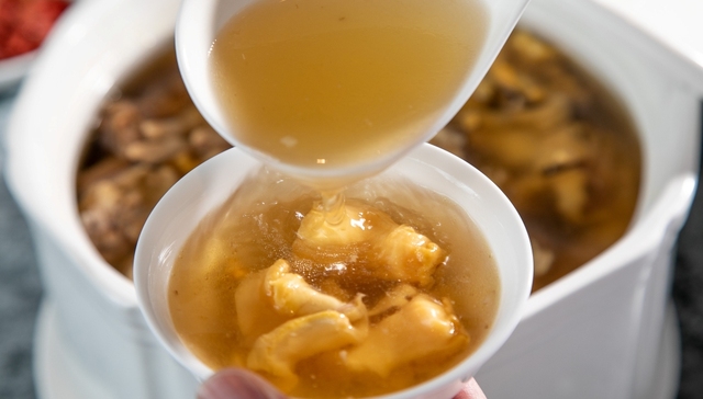 从莫氏鸡煲到“鸡排哥”，普通人爆火真能带火一座城？