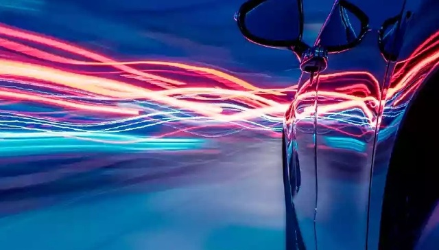 自动驾驶激战正酣，车企围攻“光明顶”