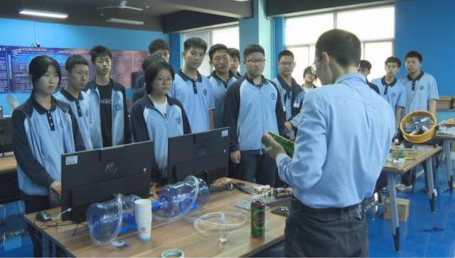 石家庄市鹿泉区第一中学开展第十一个“中国航天日”主题活动