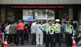 护航高考，交警同行