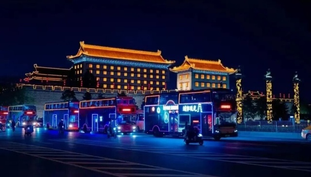 泛舟、乘观光车、Citywalk……西安曲江夜游还能这么逛