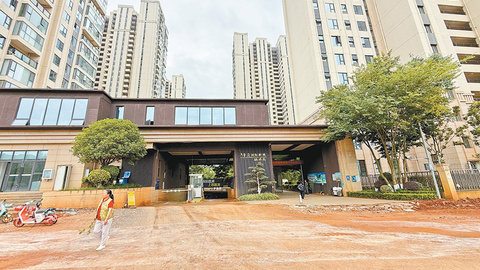 金茂国际新城铭璟苑小区居民盼道路配套早日到位