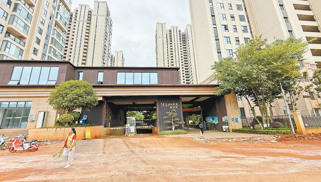 金茂国际新城铭璟苑小区居民盼道路配套早日到位