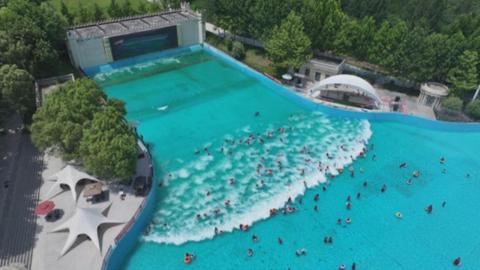 石家庄市鹿泉区：亲水游持续升温 西部长青水上乐园迎来客流高峰