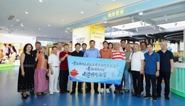 银龄力量邂逅蓝色经济——青岛市网上正能量老干部志愿服务队与促进海洋经济发展退休干部志愿服务队携手网络大V，走进明月海藻集团