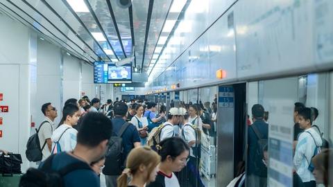 成都地铁热经济：700万过路客流如何变消费客群