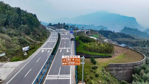 三条国家级自驾旅游公路在川“画十字”，四川凭什么？