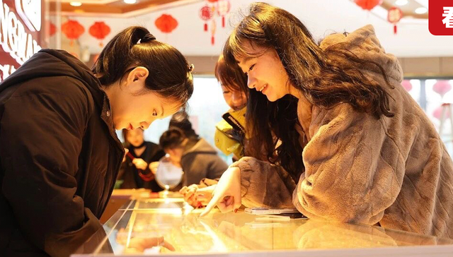 金店遭遇“关店潮”：三大品牌半年减少1000多家店，行业大换血