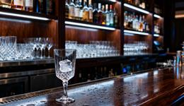 全球烈酒财报同步“入冬”：白酒并非独冷，年轻人正在改写饮酒逻辑