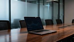 汉得信息拥抱AI后实控人持股市值大增，套现数亿元后公司两年减员超千人