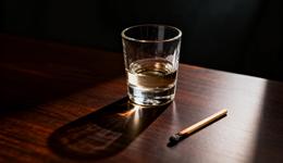 白酒半年报：洋河重回第四，头部品牌排队“拆弹”